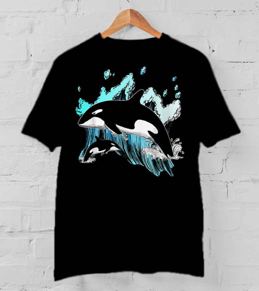 Killer Whale Ocean Lover Orca Splashing Waves Men's Gift Idea T-Shirt