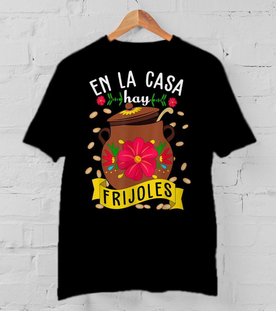 En La Casa Hay Frijoles Funny Mexican Mom Food Pot With Flowers And Beans T-Shirt