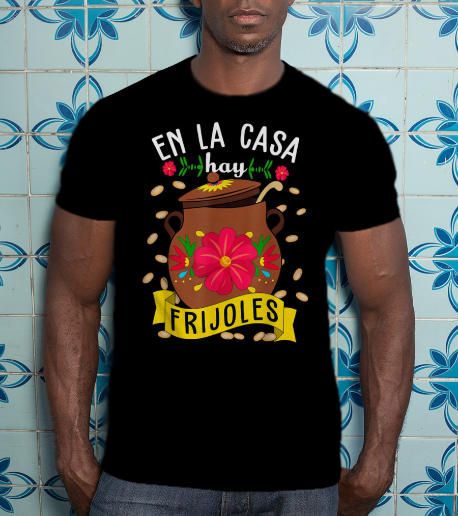En La Casa Hay Frijoles Funny Mexican Mom Food Pot With Flowers And Beans T-Shirt