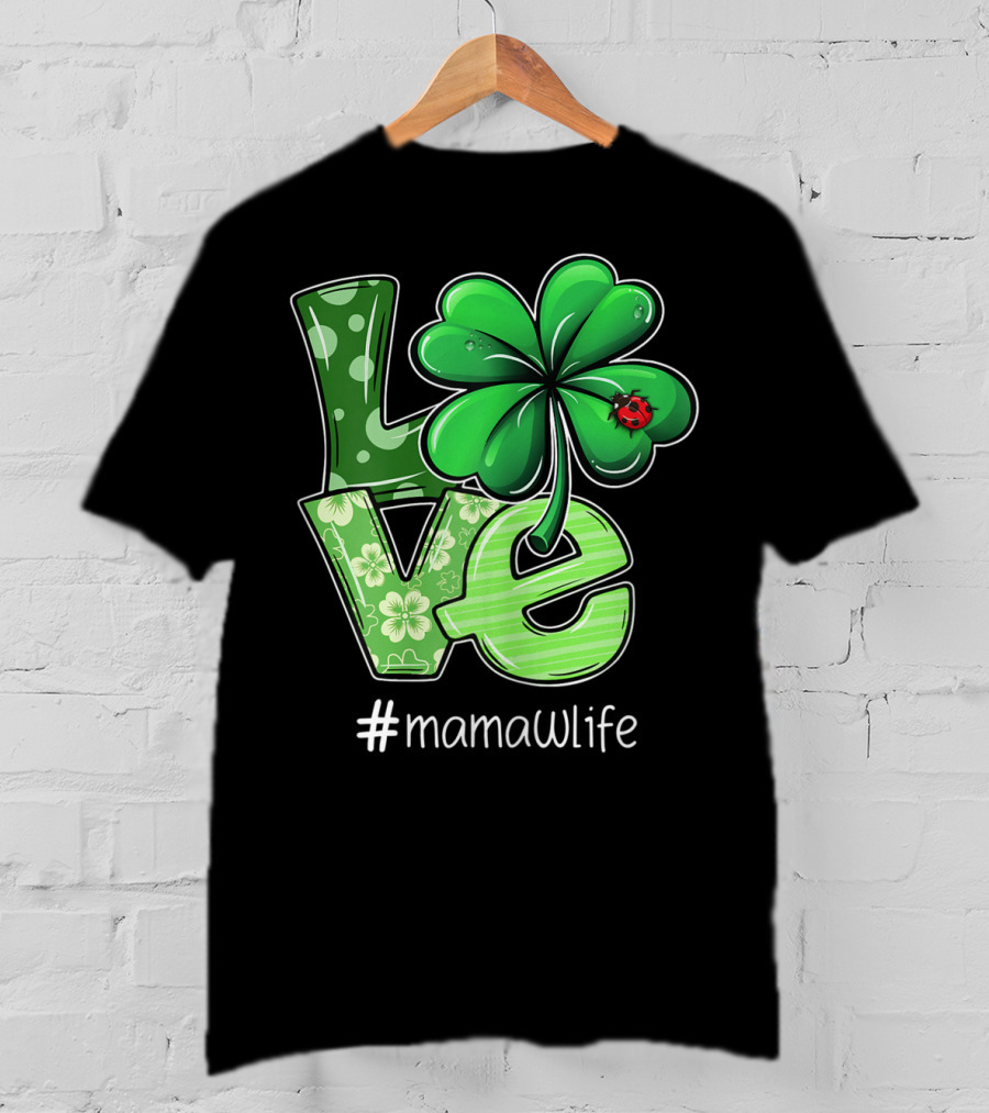 St Patricks Day LOVE Shamrock Clover Ladybug #mamawlife T-Shirt