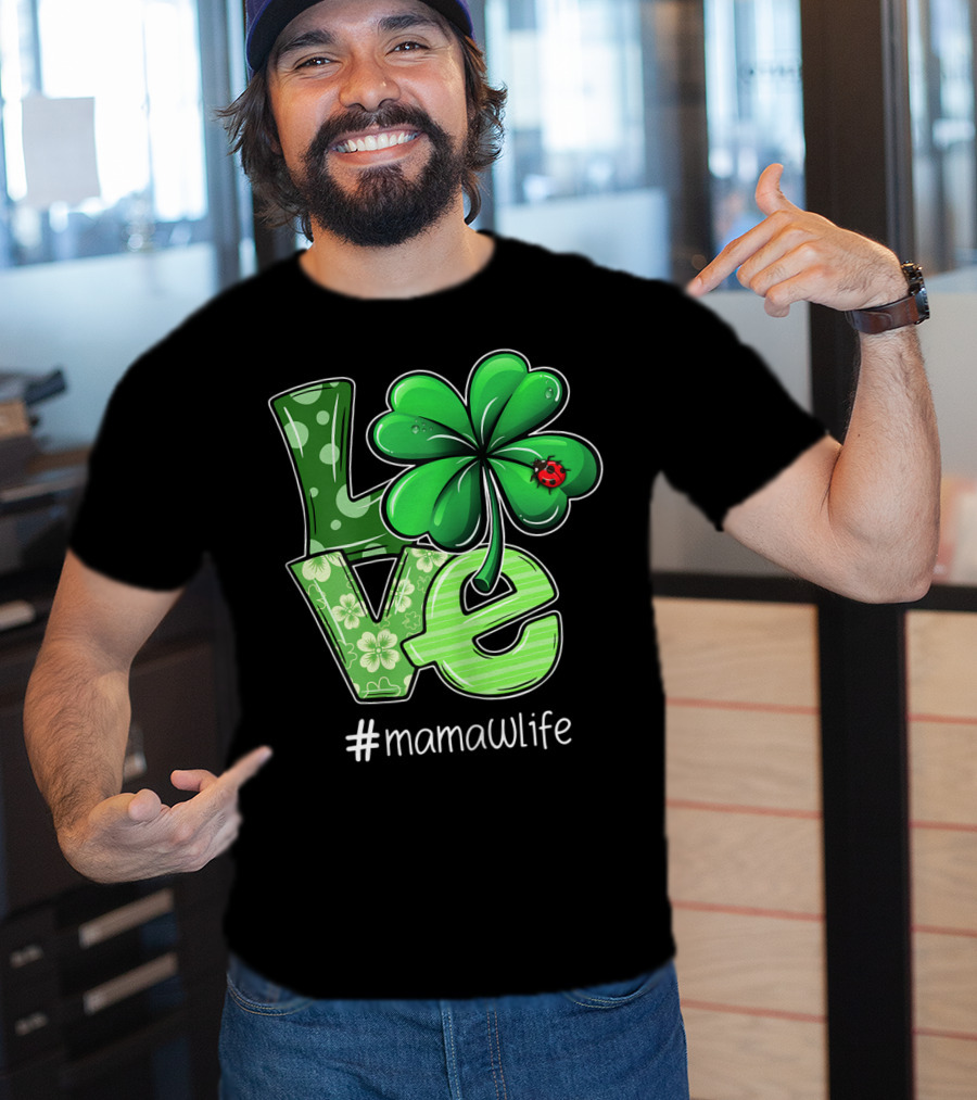 St Patricks Day LOVE Shamrock Clover Ladybug #mamawlife T-Shirt