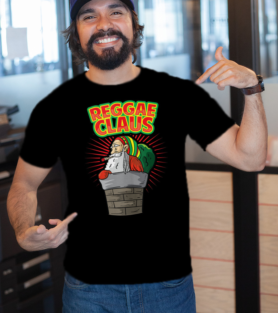 Reggae Claus Santa With Dreadlocks Smoking Weed In Chimney T-Shirt