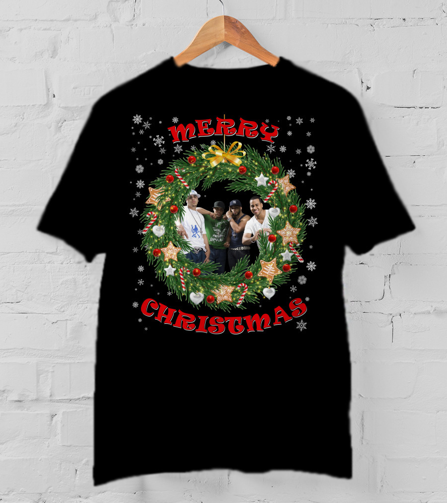 Merry Christmas Aventura Wreath Snowflakes And Holiday Decor T-Shirt