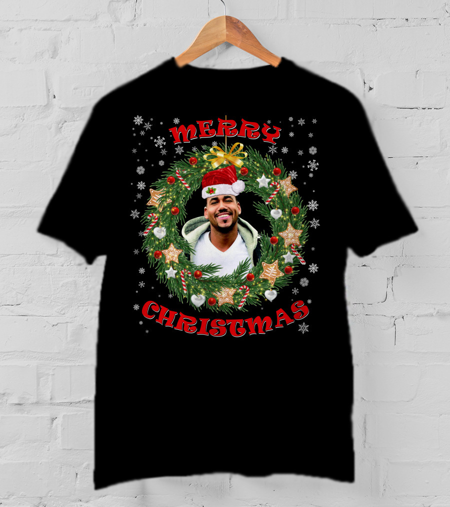 Merry Christmas Romeo Santos Santa Hat Wreath T-Shirt