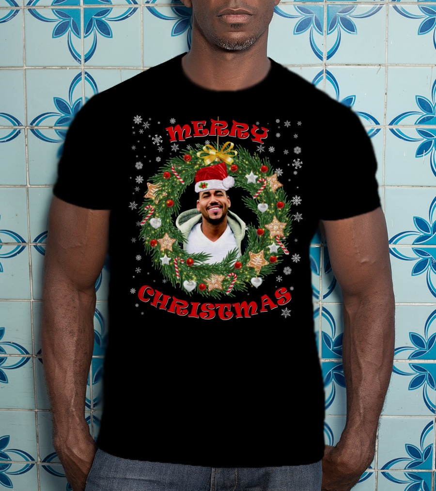 Merry Christmas Romeo Santos Santa Hat Wreath T-Shirt