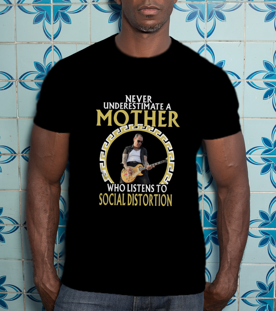 Never Underestimate A Mother Who Listens To Social Distortion T-Shirt