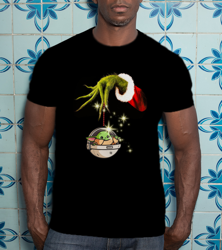 Grinch Hand Holding Baby Yoda Christmas T-Shirt