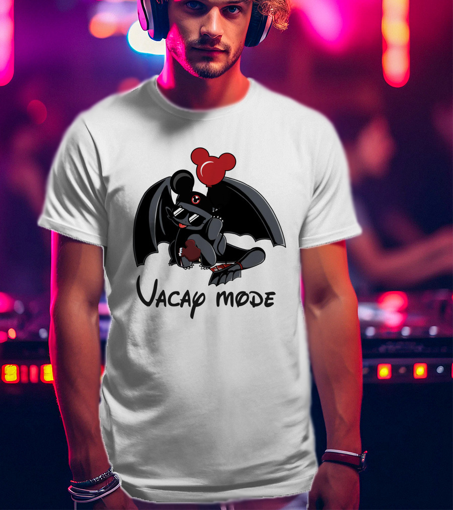 Toothless Vacay Mode T-Shirt