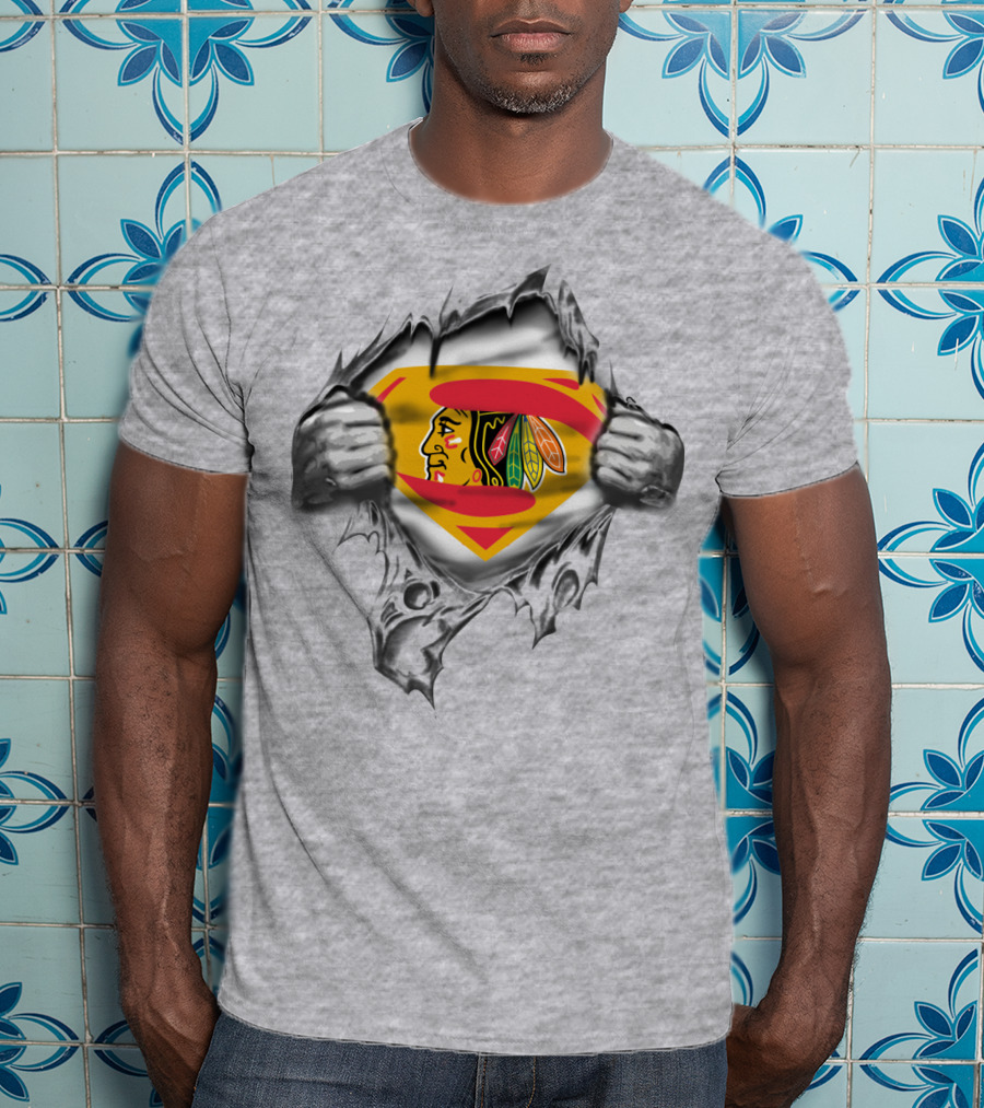 Spmxa022 Superman Logo Chicago Blackhawks Logo Blend T-Shirt