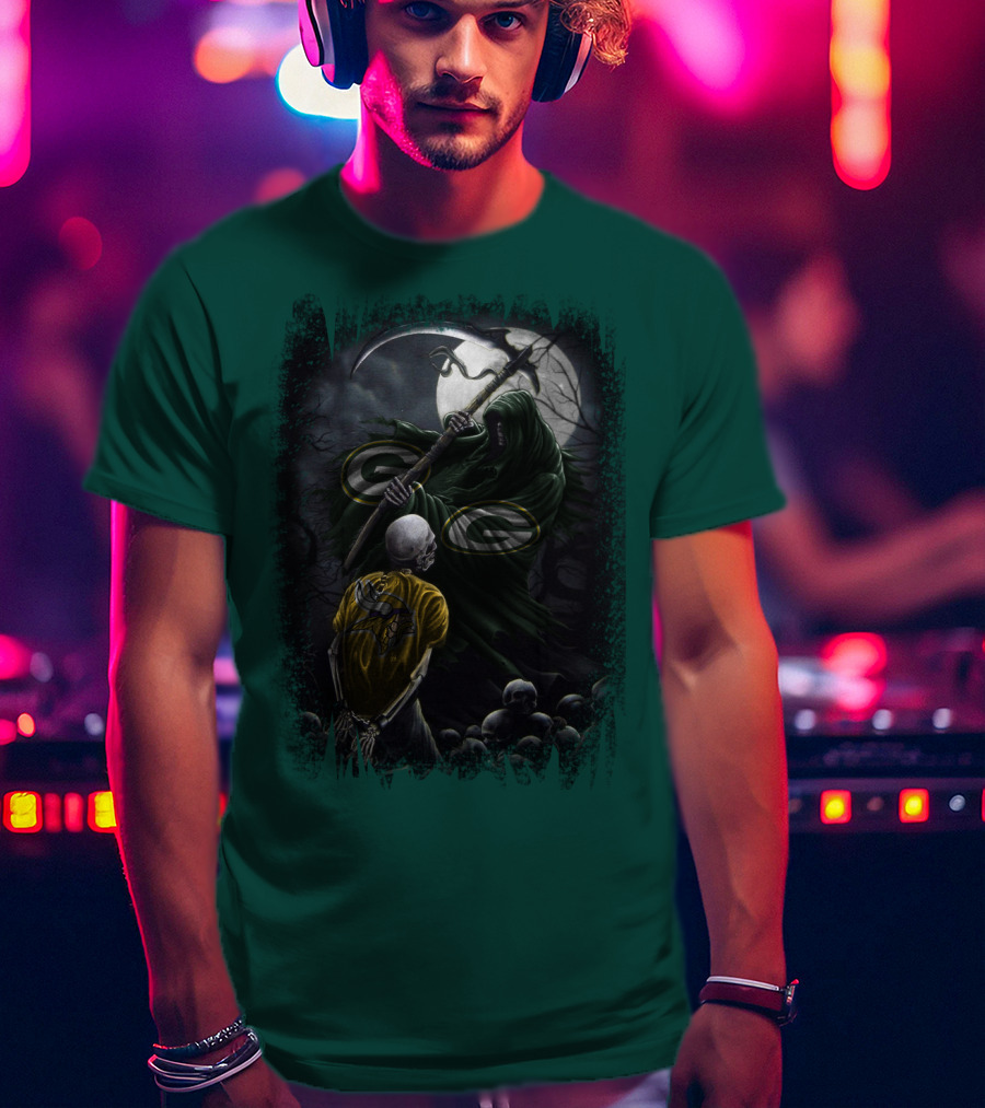 Green Bay Packers Grim Reaper Scene With Skeleton Under Moonlight T-Shirt