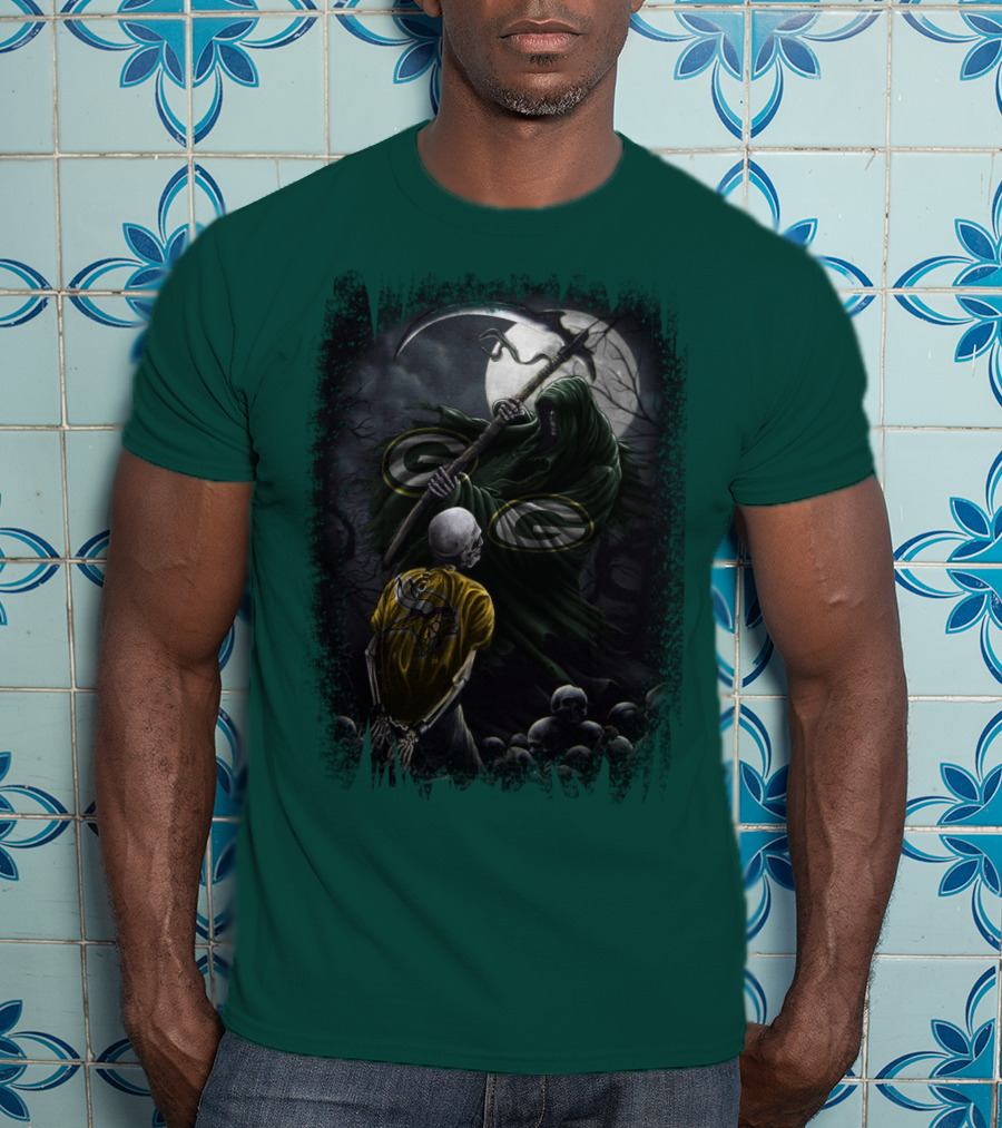 Green Bay Packers Grim Reaper Scene With Skeleton Under Moonlight T-Shirt