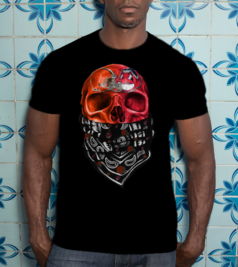 Cleveland Skull Bandana Vintage Style Sports Fan Sku T-Shirt