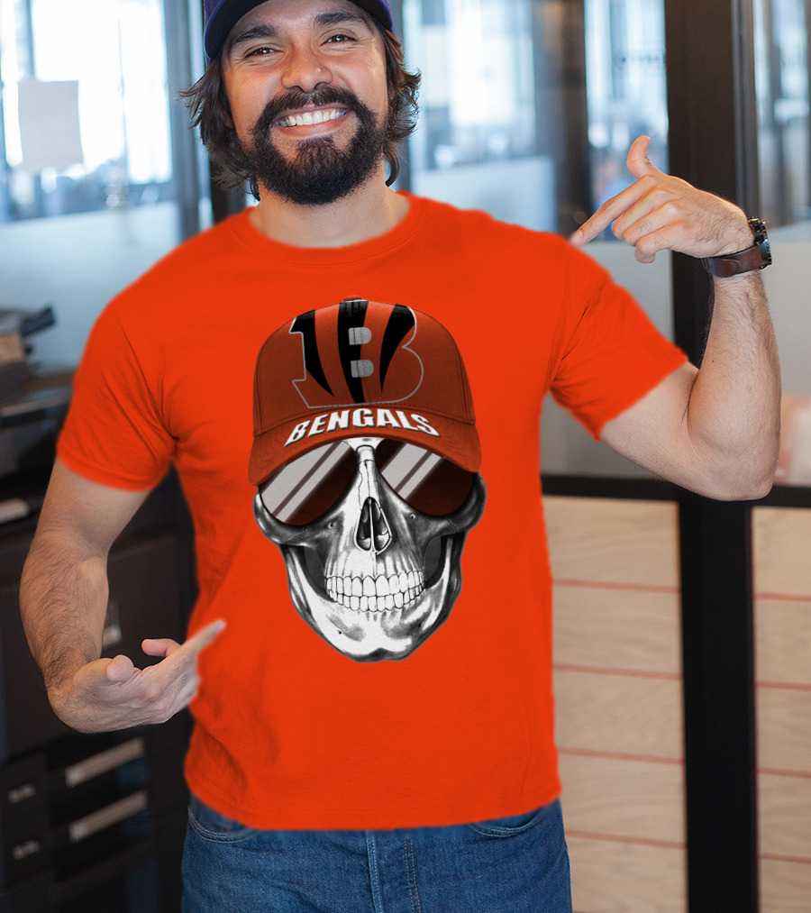 Cincinnati Bengals Skull With Cap And Mirrored Sunglasses T-Shirt