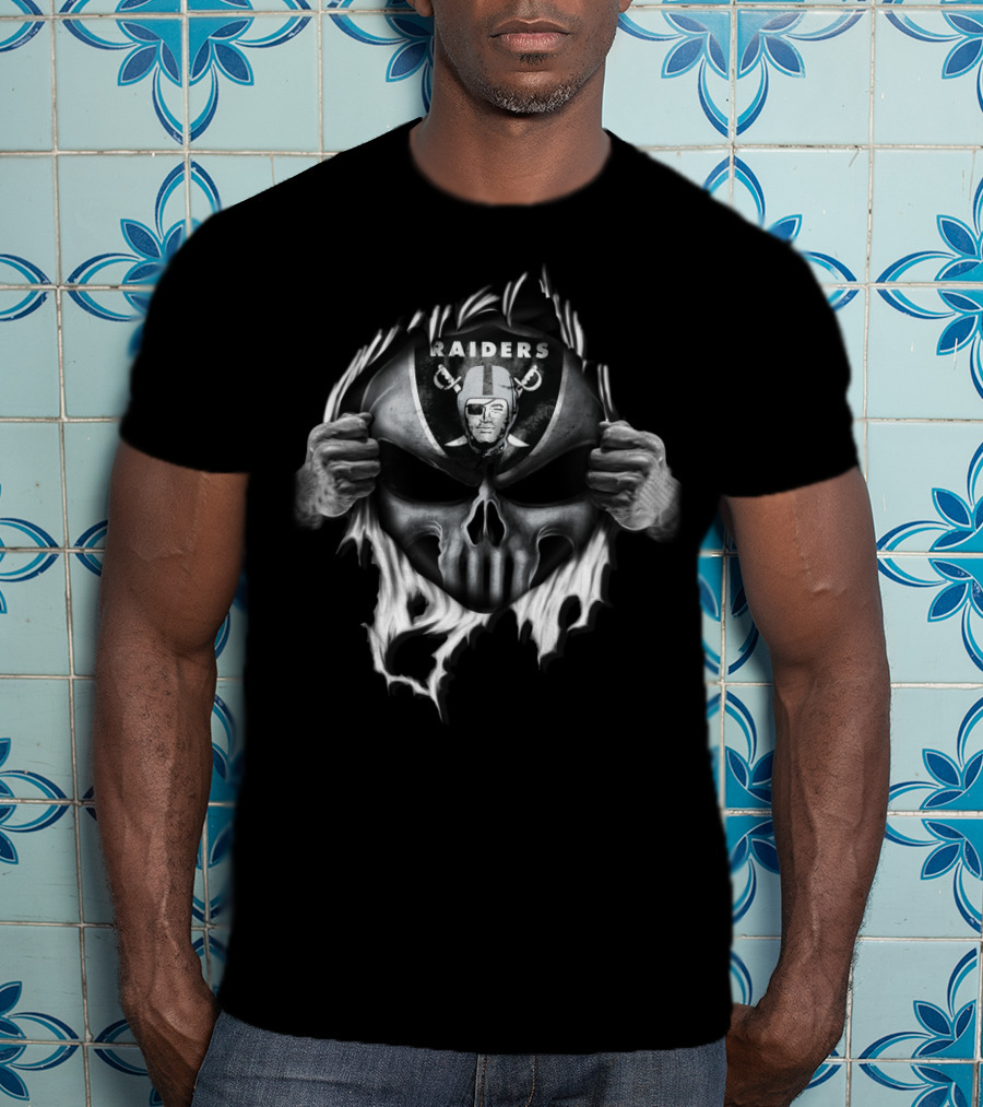 Raiders Skull Mask With Vintage T-Shirt