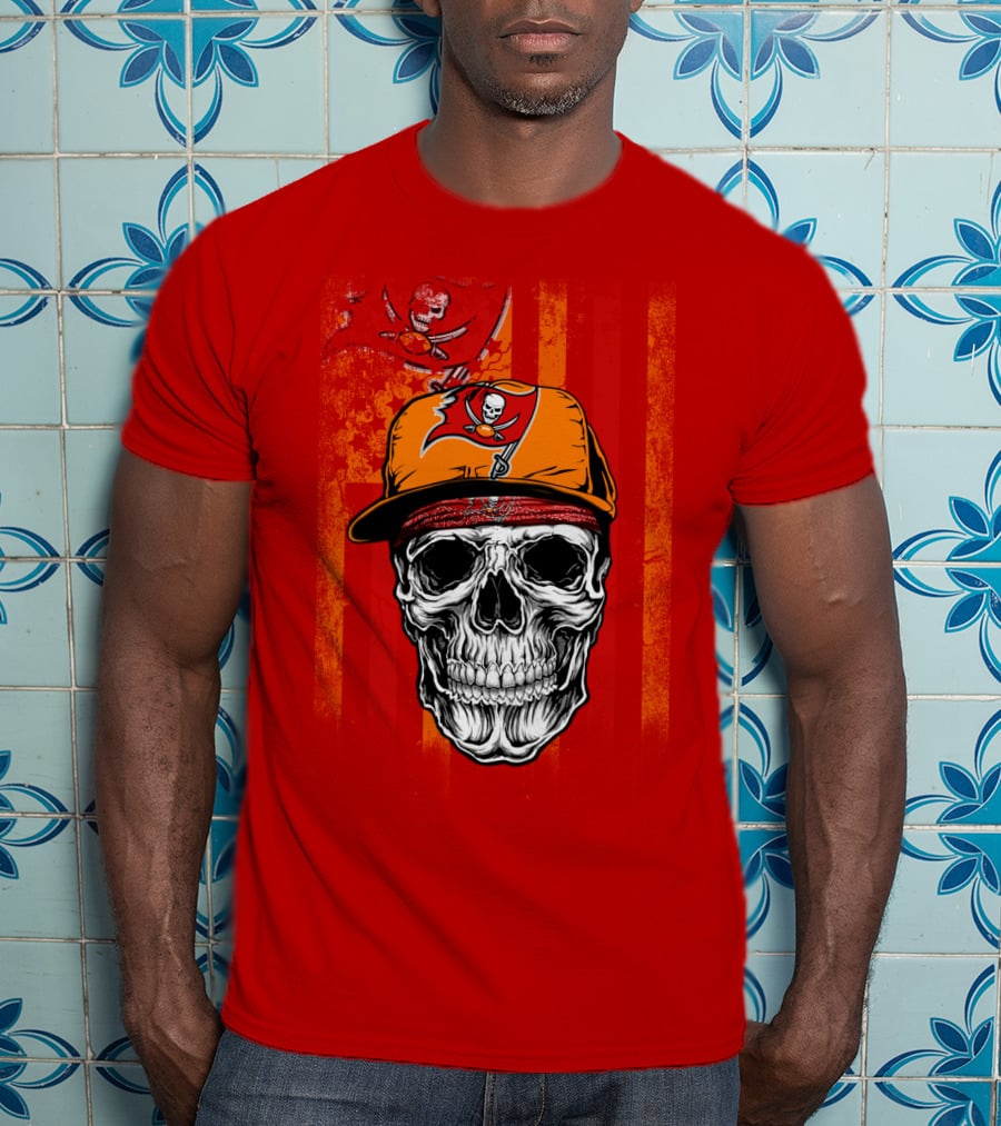 Tampa Bay Buccaneers Skull In Cap With Pirate Flag T-Shirt
