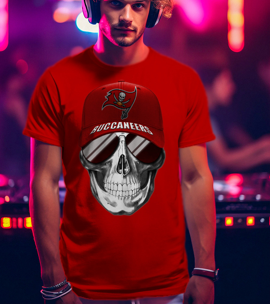 Tampa Bay Buccaneers Skull With Red Cap T-Shirt