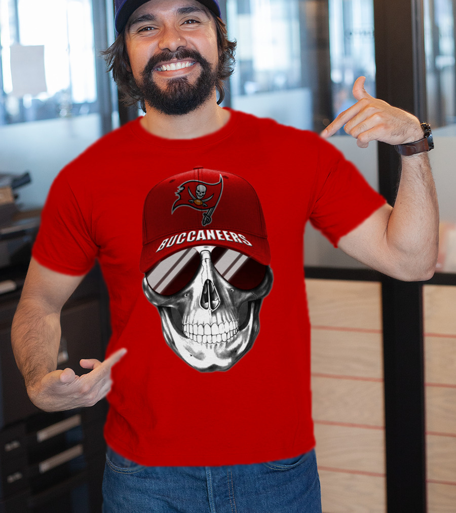 Tampa Bay Buccaneers Skull With Red Cap T-Shirt
