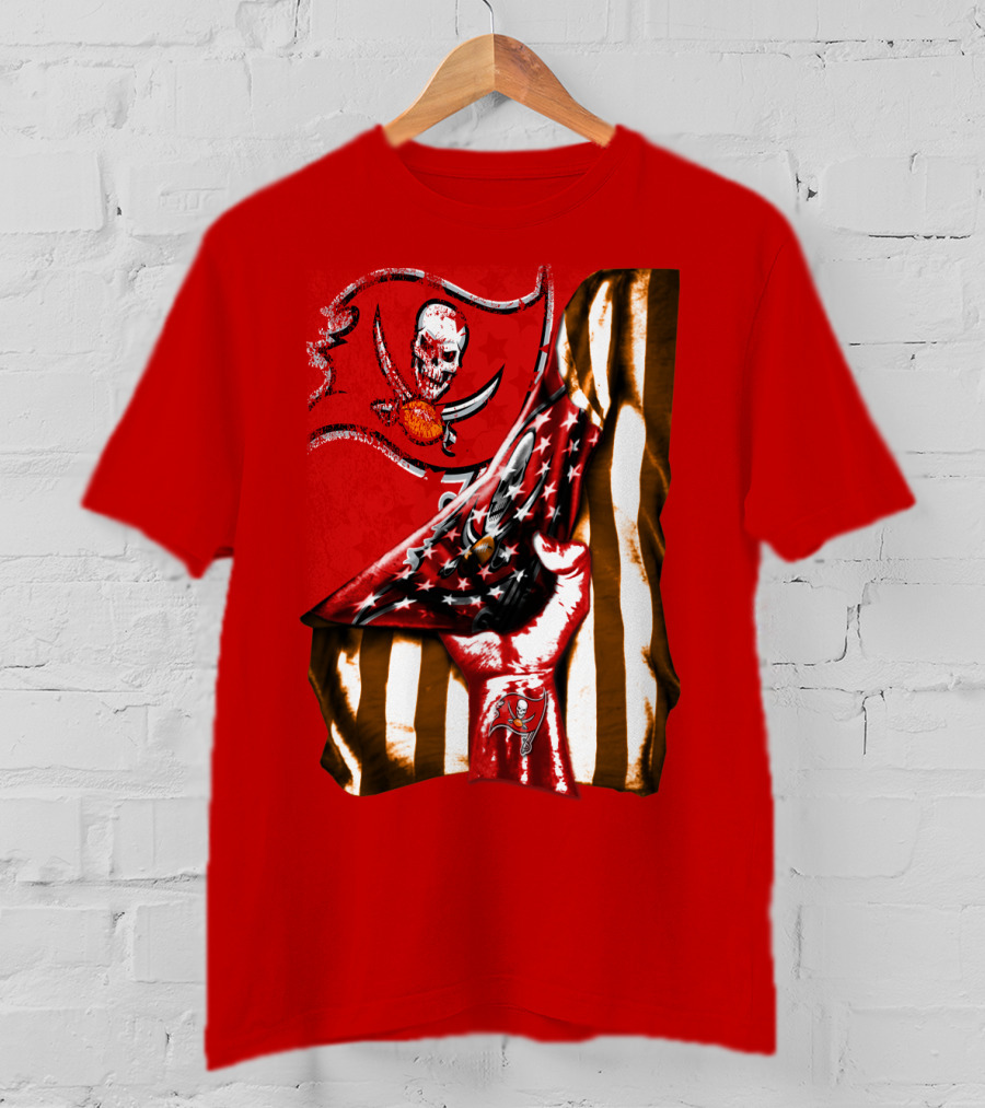Tampa Bay Buccaneers Skull Flag And Hand With Stars And Stripes T-Shirt