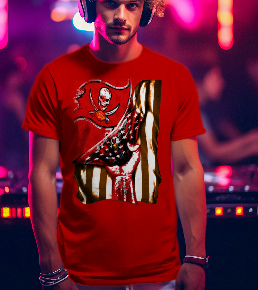 Tampa Bay Buccaneers Skull Flag And Hand With Stars And Stripes T-Shirt