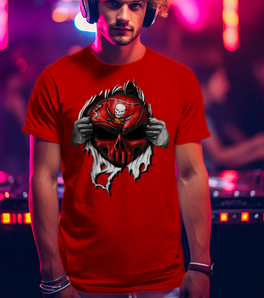 Tampa Bay Buccaneers Skull Face Peeling Back T-Shirt
