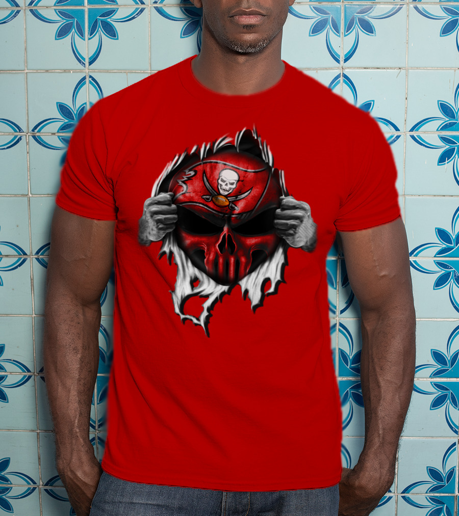 Tampa Bay Buccaneers Skull Face Peeling Back T-Shirt