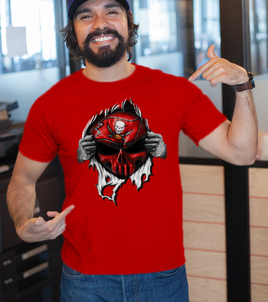 Tampa Bay Buccaneers Skull Face Peeling Back T-Shirt