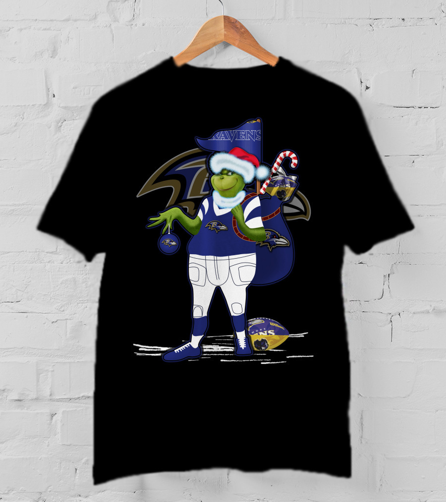 Grinch Santa Holding Candy Cane Bag And Baltimore Ravens Football In Ravens T-Shirt