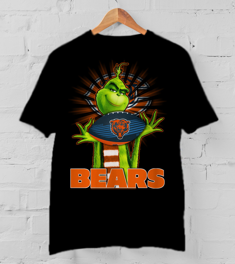 Grinch With Chicago Bears Football T-Shirt