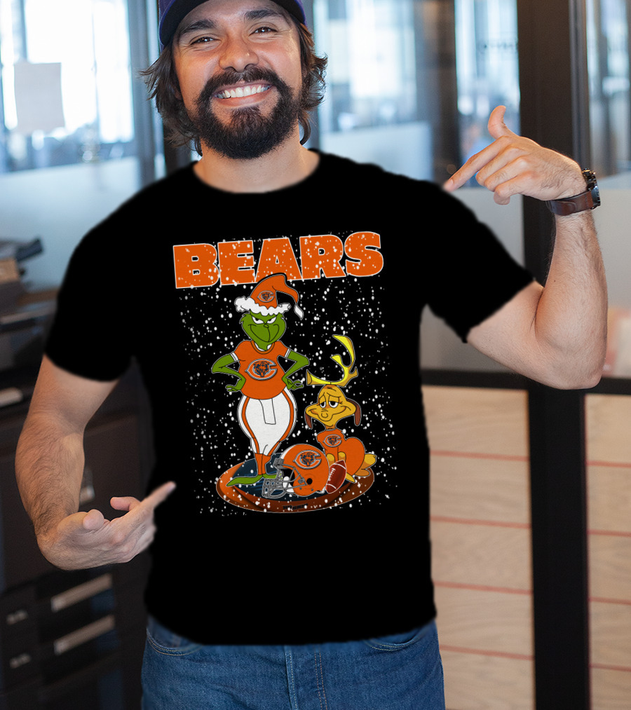 BEARS Grinchxmas CHICAGO BEARS Football Helmet And Santa Hat T-Shirt