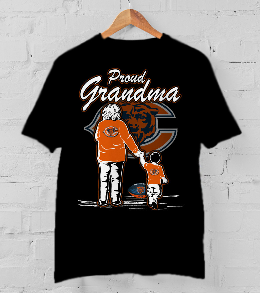 Proud Grandma Chicago Bears Football Family Fan With Child And Bear T-Shirt