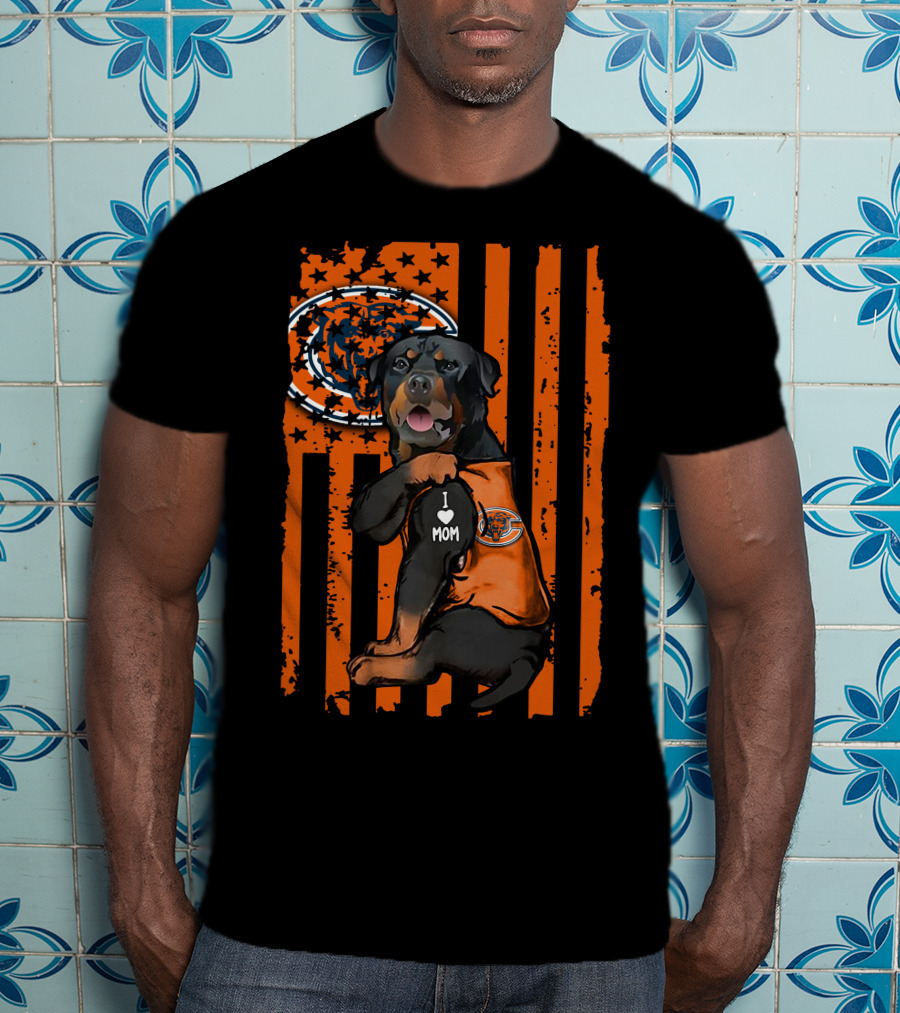 Rottweiler I Mom Chicago Bears Flag T-Shirt