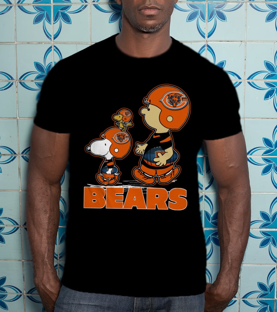 Snpfootball Chicago Bears Peanuts Characters In Bears Helmets T-Shirt