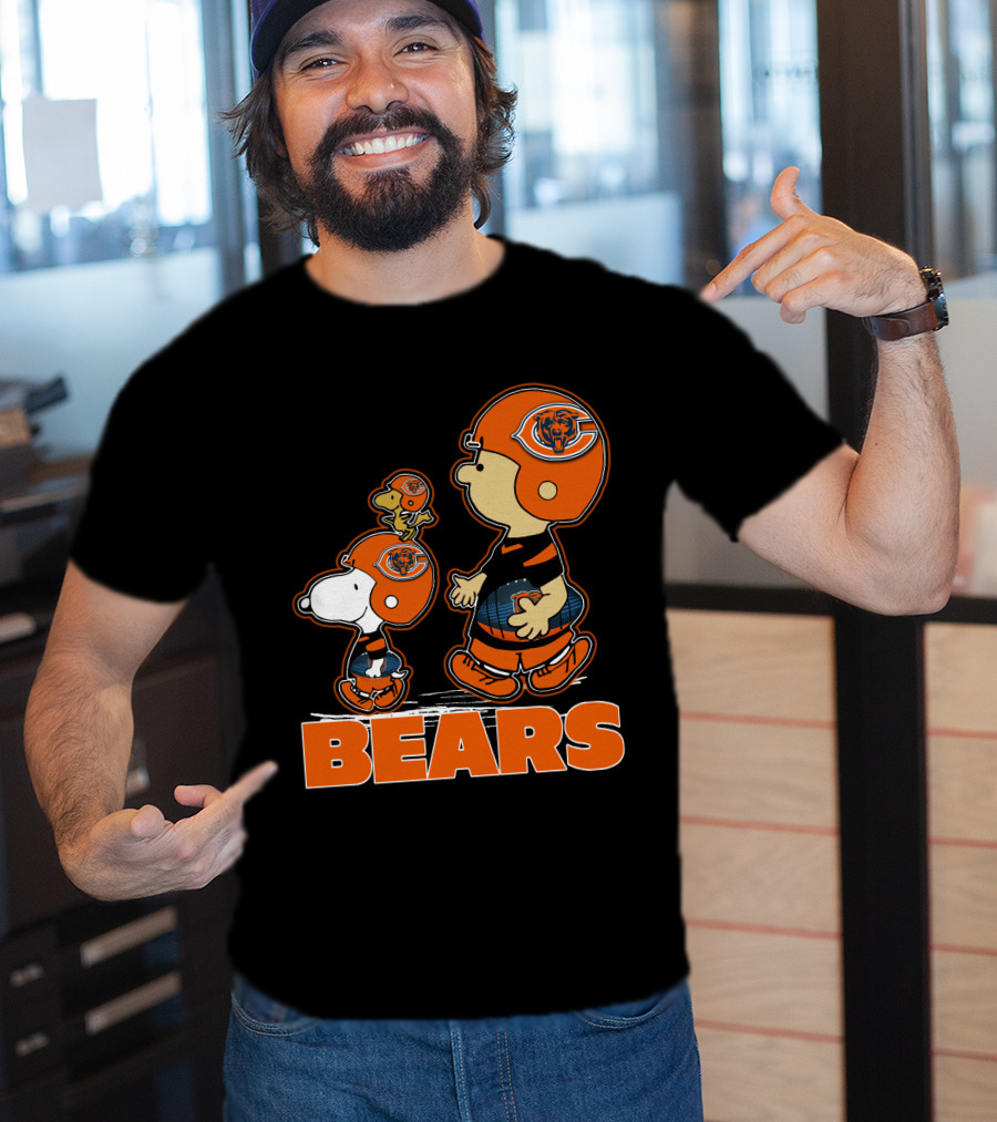 Snpfootball Chicago Bears Peanuts Characters In Bears Helmets T-Shirt