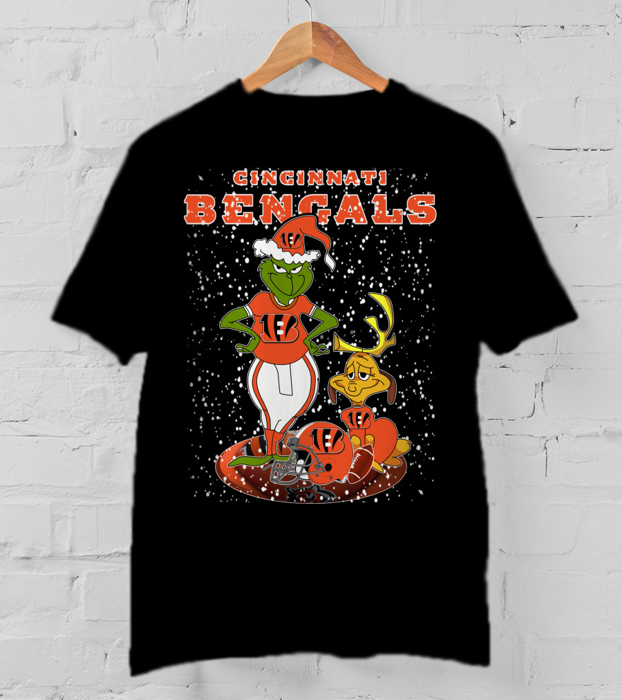 CINCINNATI BENGALS Grinchxmas 1EB Football Snow Scene T-Shirt