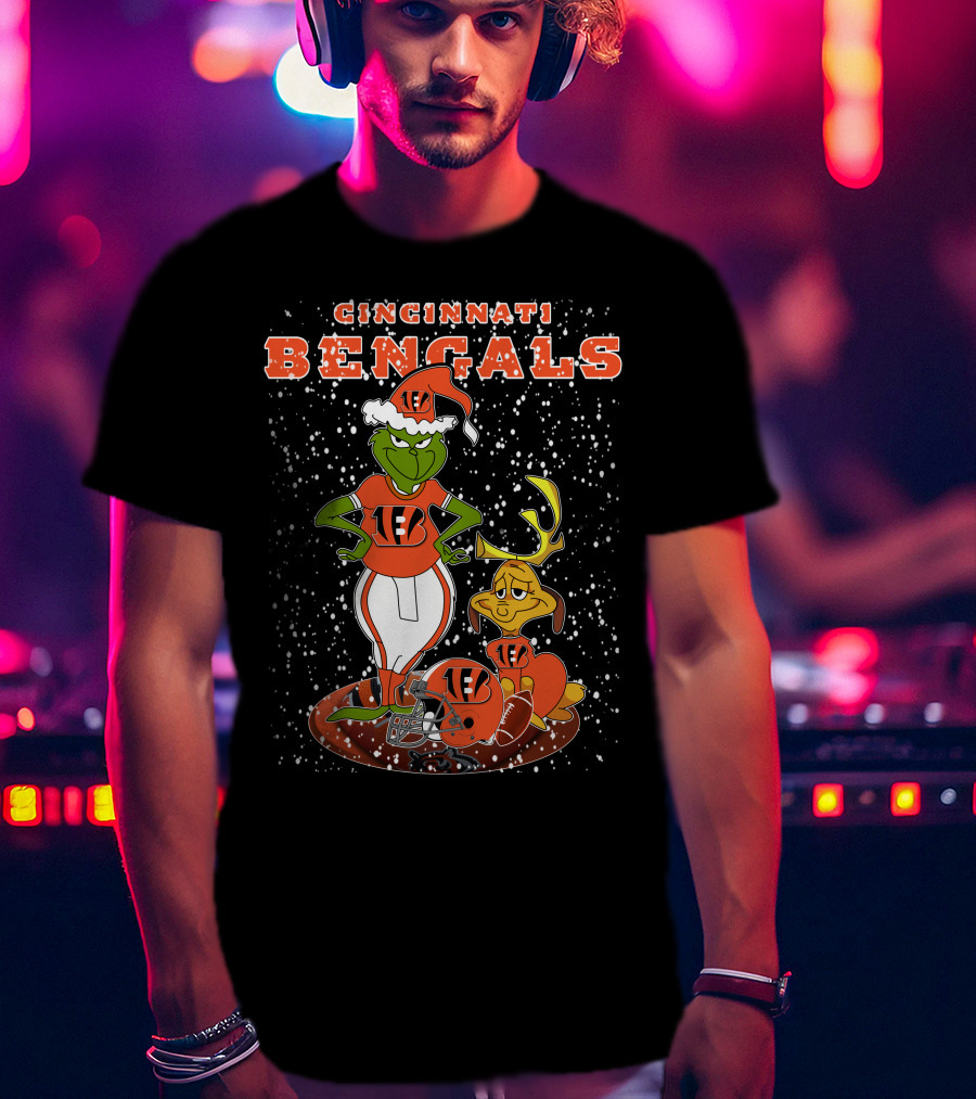 CINCINNATI BENGALS Grinchxmas 1EB Football Snow Scene T-Shirt