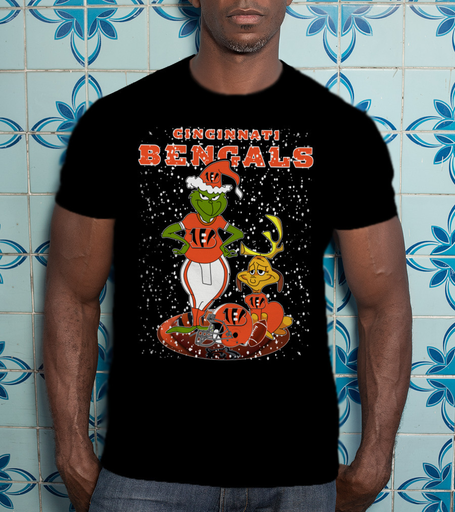 CINCINNATI BENGALS Grinchxmas 1EB Football Snow Scene T-Shirt