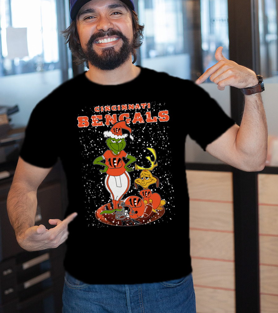 CINCINNATI BENGALS Grinchxmas 1EB Football Snow Scene T-Shirt
