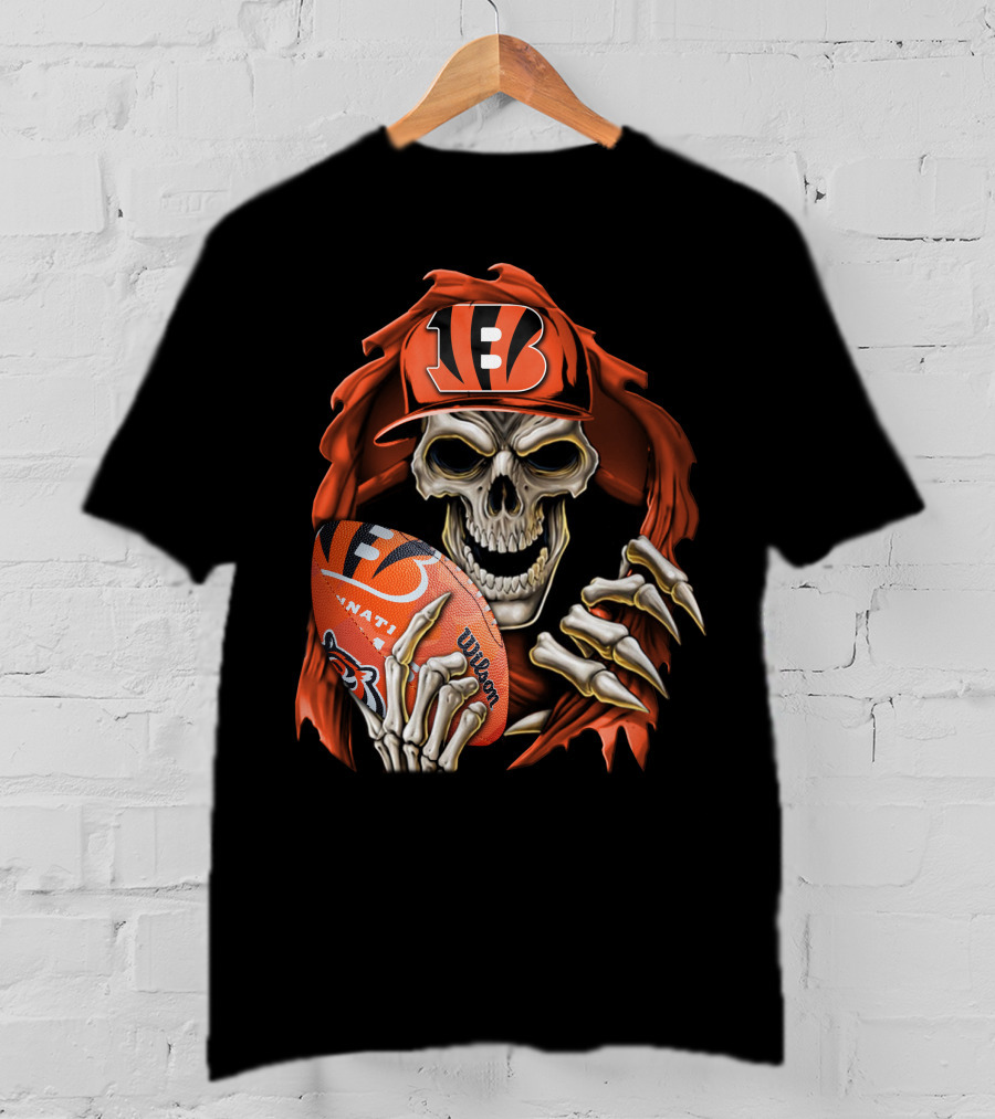 Skullbong Cincinnati Bengals Skeleton Holding Football T-Shirt