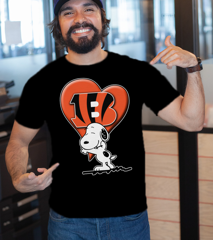Snp V1 Cincinnati Bengals Snoopy Heart T-Shirt