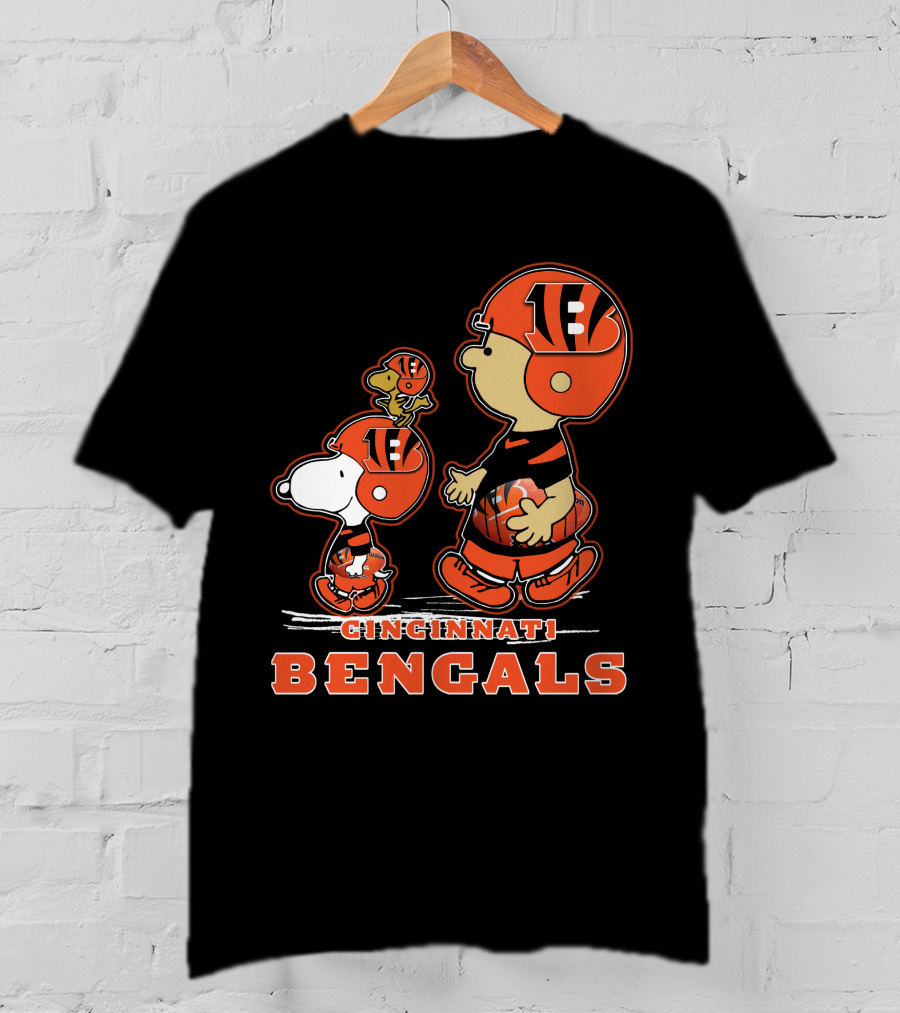 Cincinnati Bengals Snpfootball Charlie Brown Snoopy Woodstock Football Helmet T-Shirt