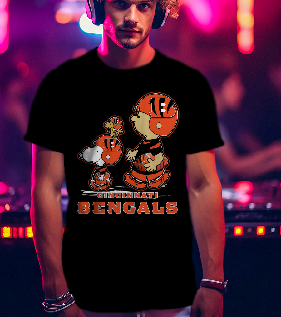 Cincinnati Bengals Snpfootball Charlie Brown Snoopy Woodstock Football Helmet T-Shirt