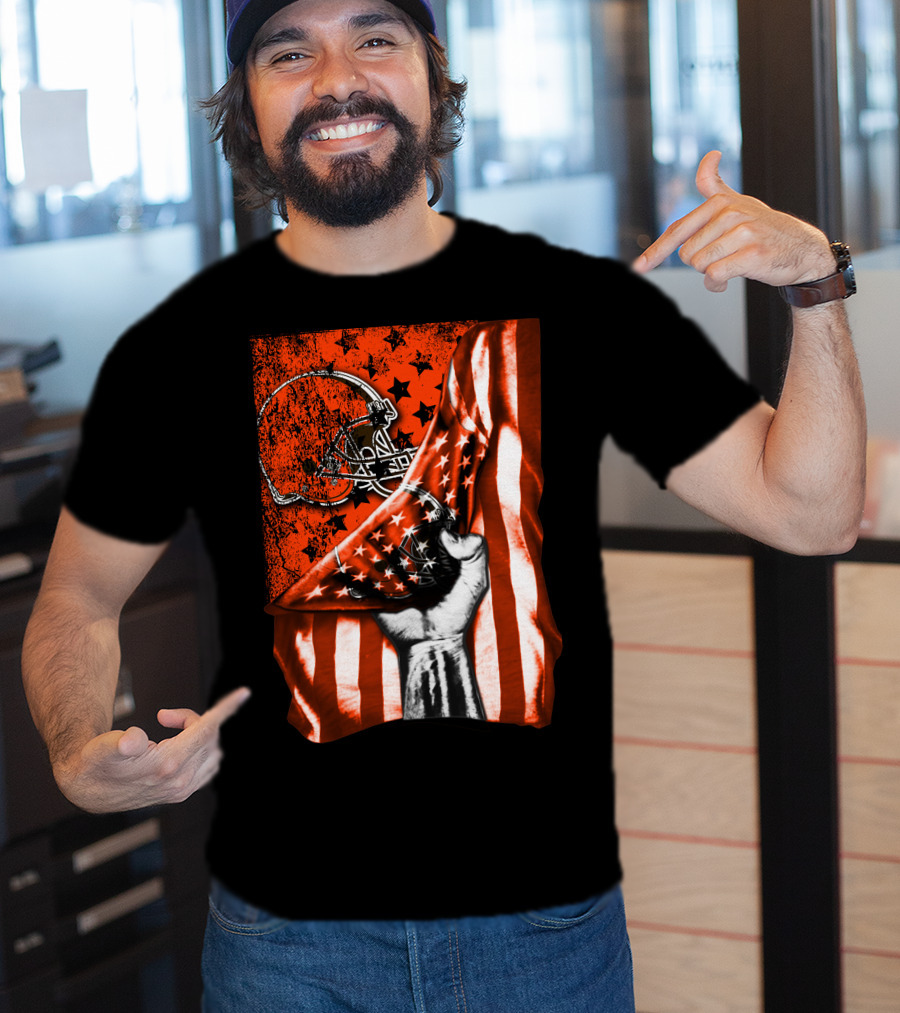 Cleveland Browns Helmet American Flag Stars Fist T-Shirt