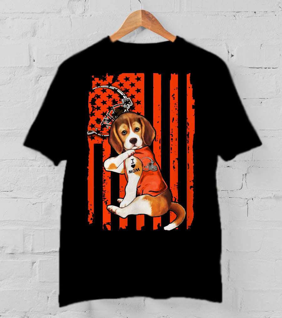 Beagle I Love Mom Cleveland Browns Football Helmet And Stripes T-Shirt
