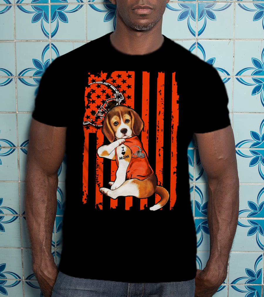 Beagle I Love Mom Cleveland Browns Football Helmet And Stripes T-Shirt