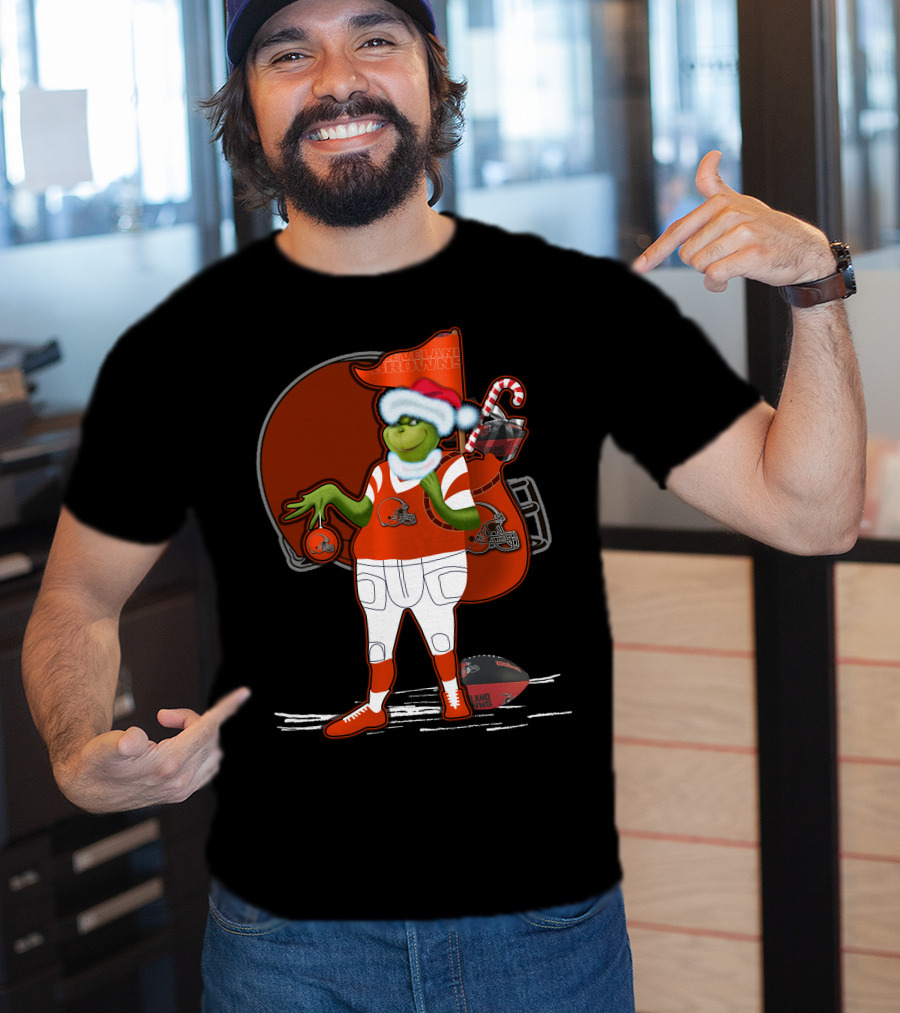 Grinchxmas Cleveland Browns Festive Football Santa With Helmet And Candy Cane T-Shirt