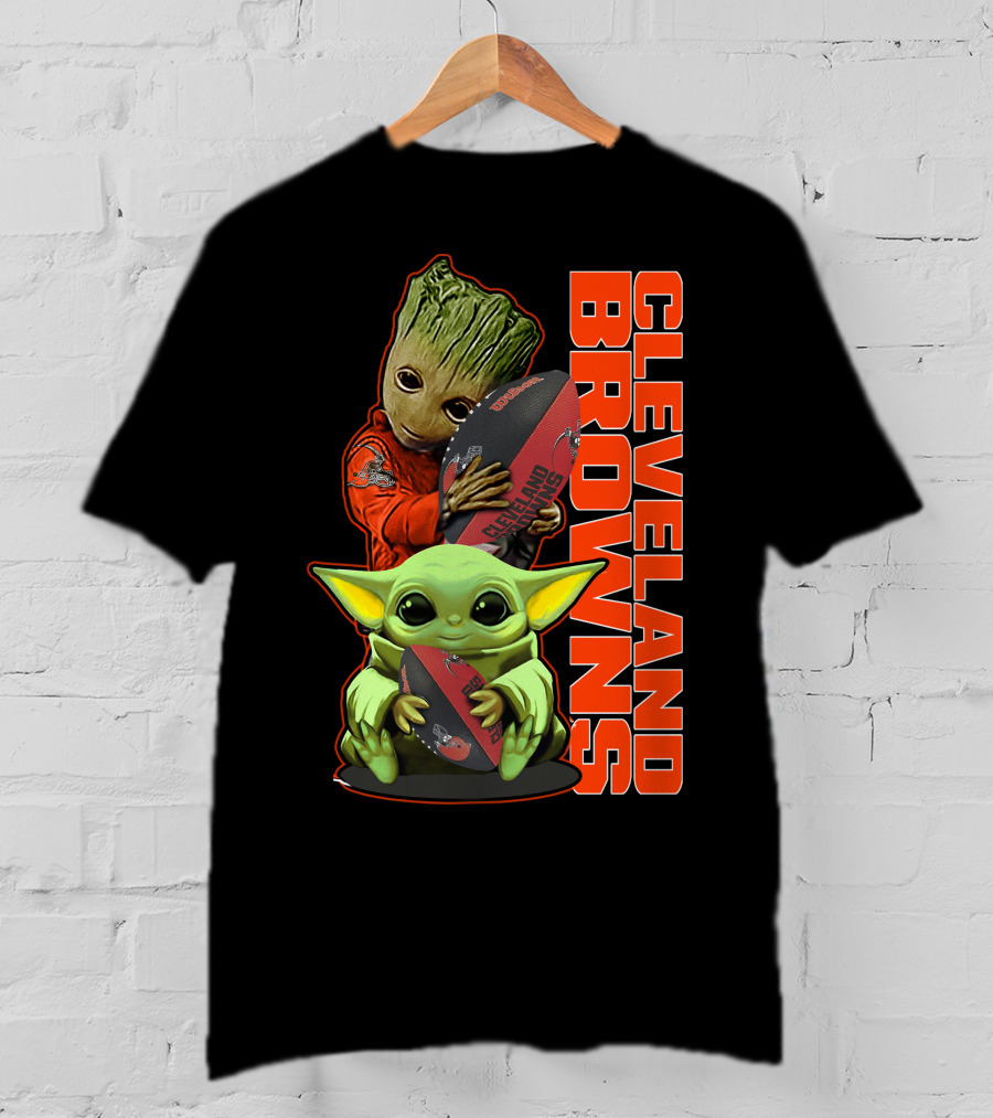 CLEVELAND BROWNS Groot And Baby Yoda Holding Football T-Shirt