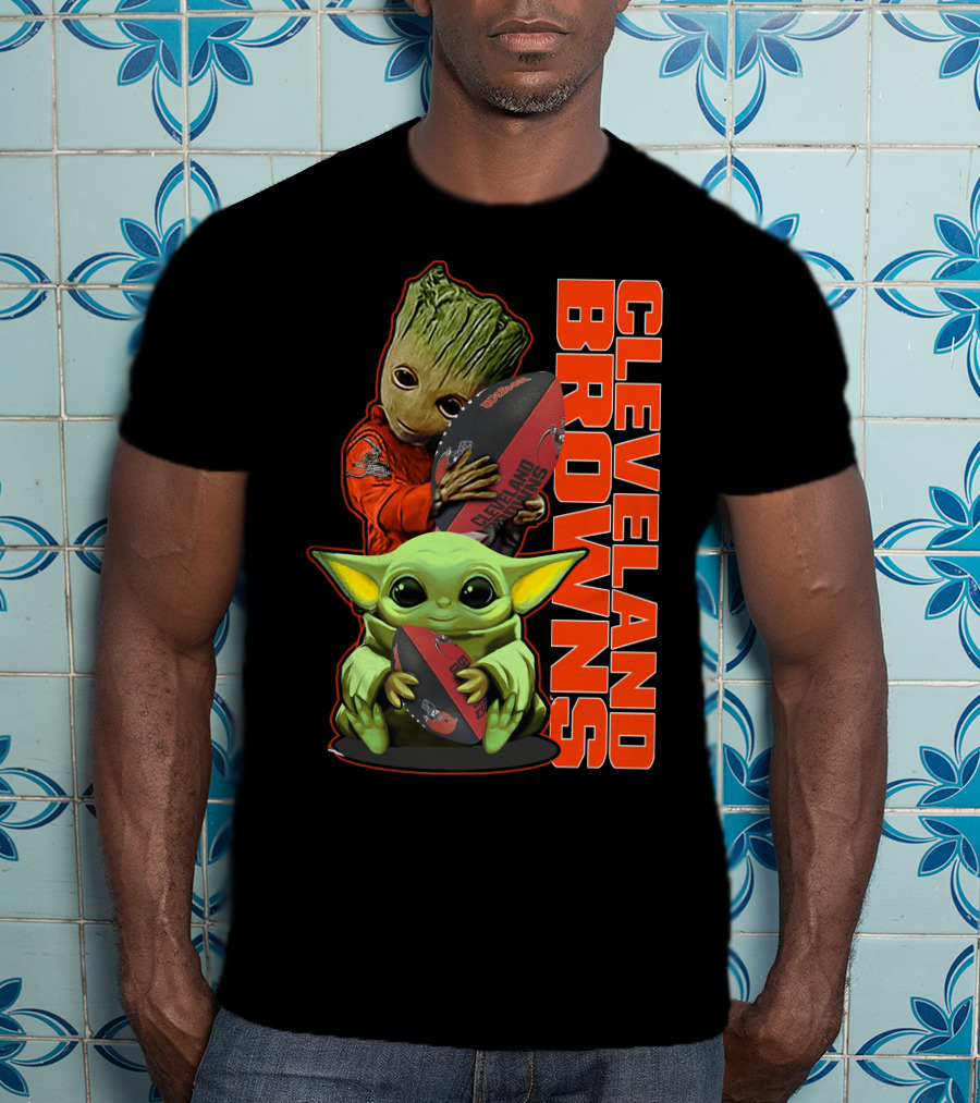 CLEVELAND BROWNS Groot And Baby Yoda Holding Football T-Shirt