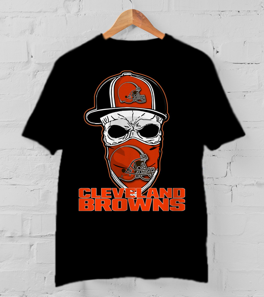 CLEVELAND BROWNS Skull Hat Football Helmet T-Shirt