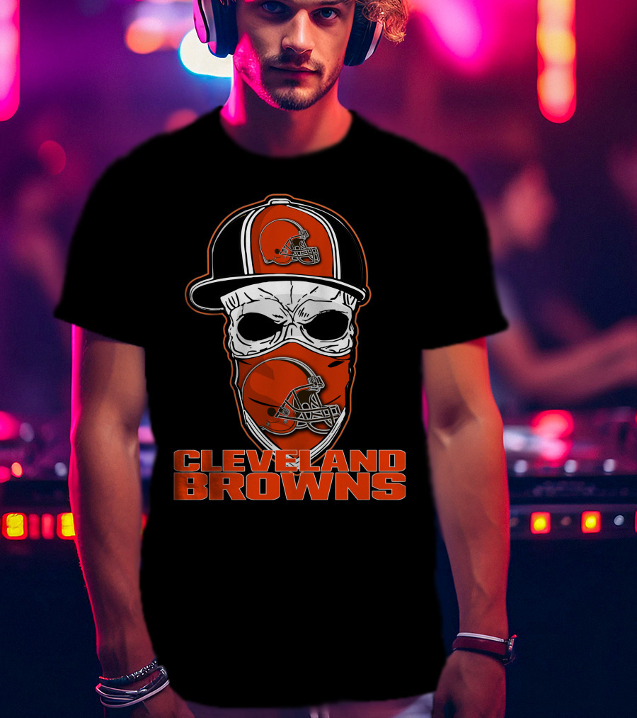 CLEVELAND BROWNS Skull Hat Football Helmet T-Shirt