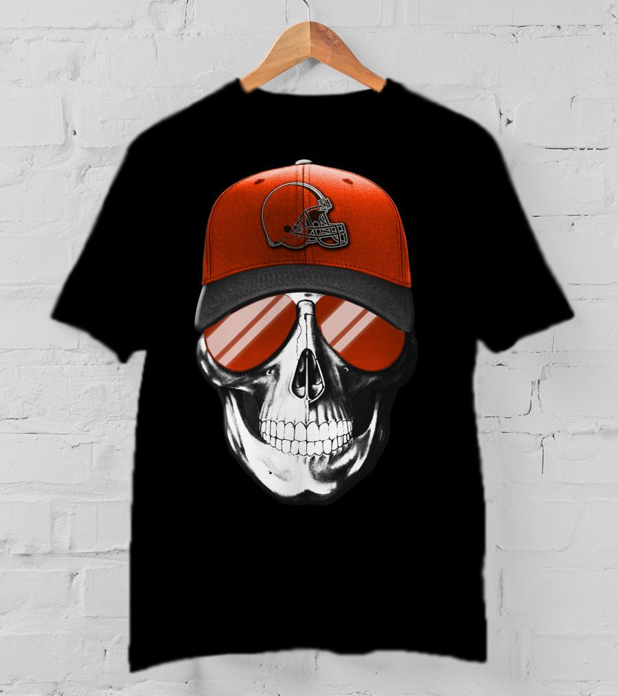 Skull With Cleveland Browns Helmet And Reflective Glasses T-Shirt